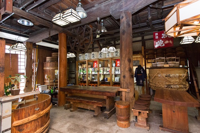 旧酒蔵を生かした資料館・飲食スペースの公式写真