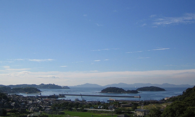公式「ごあいさつ」に掲載された、蔵元のある幡豆地区の三河湾風景
