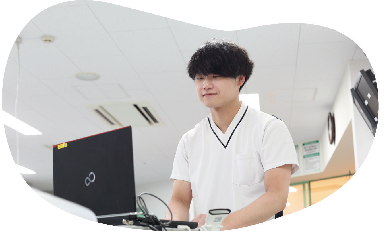 松沢病院でケアを行う看護師