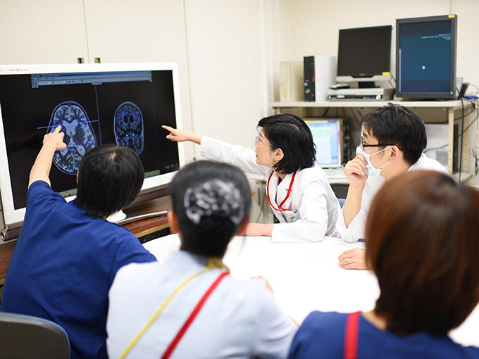公式病院紹介フォトに掲載される画像カンファレンスの様子