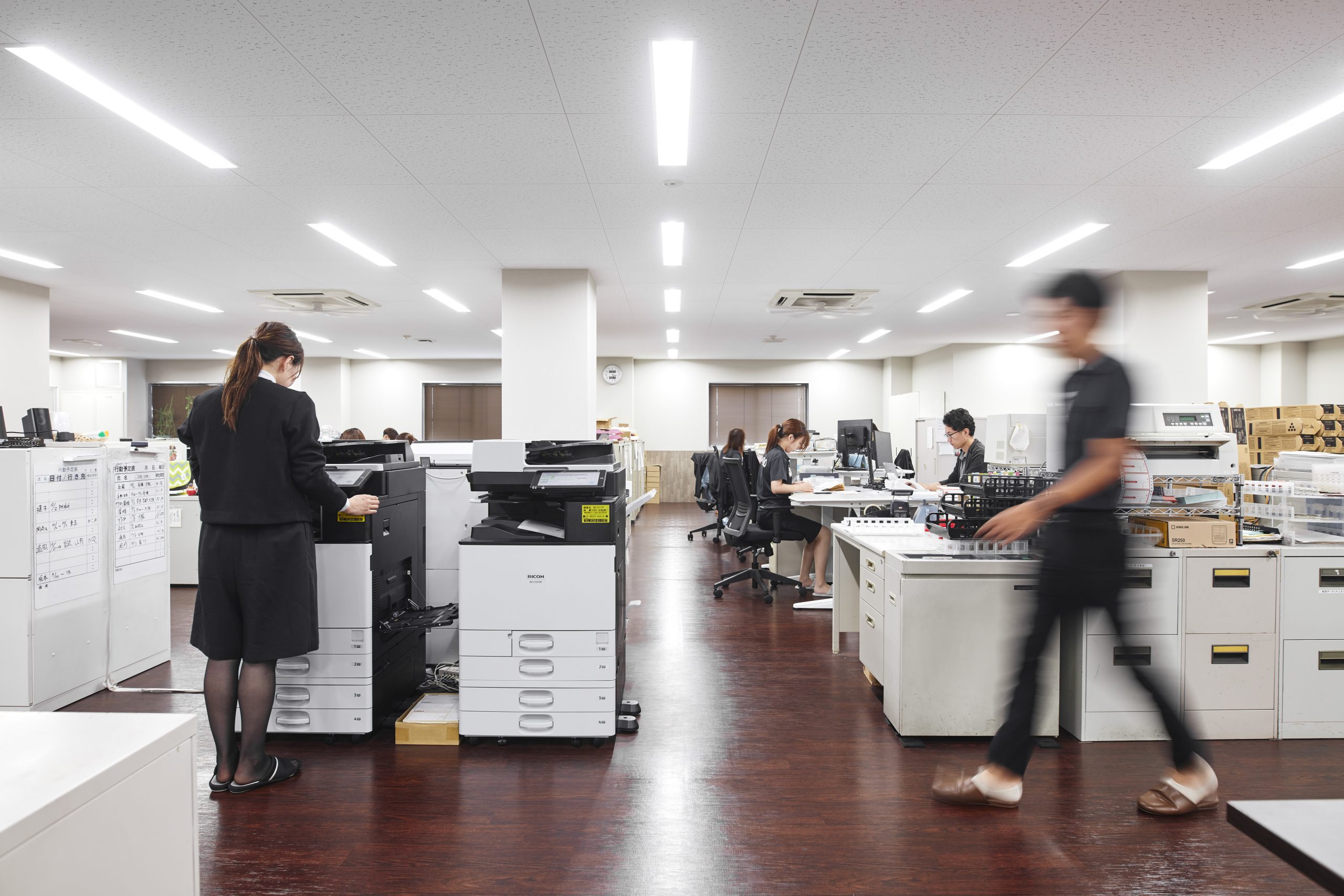 公式採用ページに掲載された、社員が働くオフィスの様子