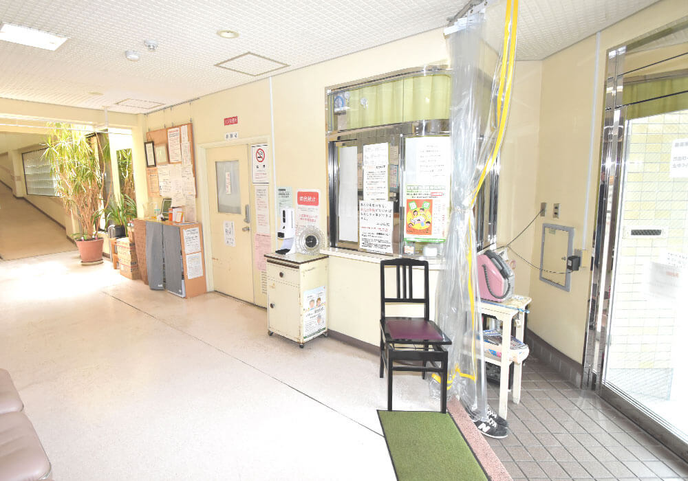 山田病院の玄関ホール
