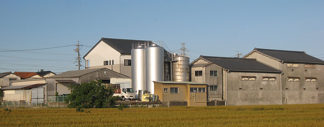公式会社案内に掲載された酒蔵・貯蔵設備の外観